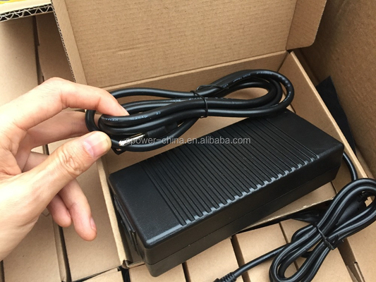 12VDC-uitgangsspanning CE-gecertificeerd 96W 7A 19V 5A AC-DC-stroomadapter voor desktoptype