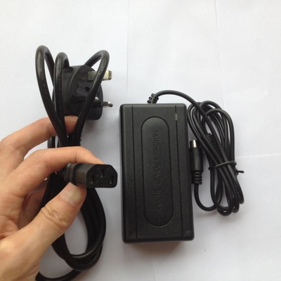 CE-gecertificeerde AC-DC-stroomadapter voor bureau met ingangsspanning AC 100-240V 50/60HZ