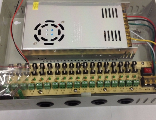 Bescherming Kortsluiting Overtemp Overbelasting Overspanning 12V 30A Stroomvoorziening voor CCTV