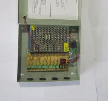 CCTV-voedingskist 9CH 12V 5A DC-uitgang 60W Efficiëntie 90% Uitgangsfrequentie 50/60Hz