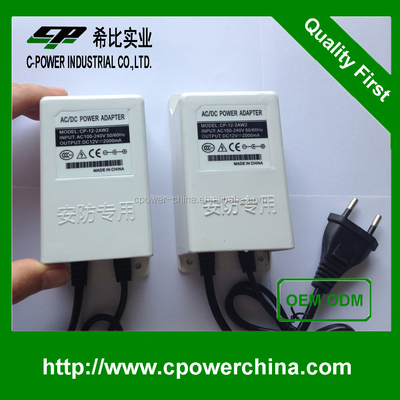 12V gelijkstroomstroomadapter Uitgangsstroom 2000mA CE-certificaat Wit voor buitenactiviteiten
