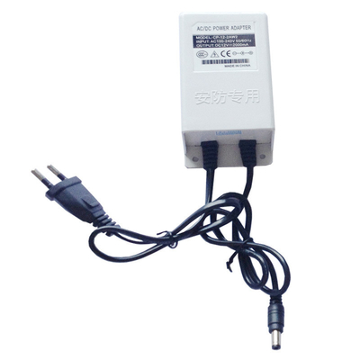 Uitstekende waterdichte 12V gelijkstroomstroomadapter met uitgangsstroom van 2000mA in wit