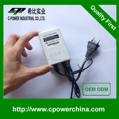 Uitstekende waterdichte 12V gelijkstroomstroomadapter met uitgangsstroom van 2000mA in wit