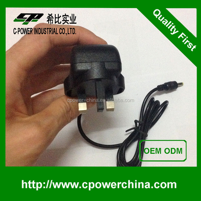12V uitgangsspanning AC DC-stroomadapter Efficiëntie 90% voor 110V 220V