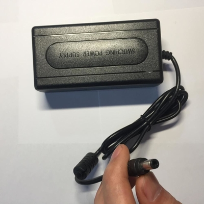 Desktop 100 240V AC 12VDC 6Amp Adapter 72W 12V Zwarte voeding Uitgangsstroom 6A