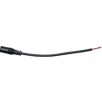 Zwarte stroomvloeistof in de stroomcontact kabel met 2,1 mm x 5,5 mm mannelijke en vrouwelijke aansluiting