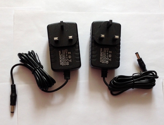 DC-uitgang Type 12V AC DC-voedingsadapter 12W 15W 18W 24W 30W 36W met 86% efficiëntie