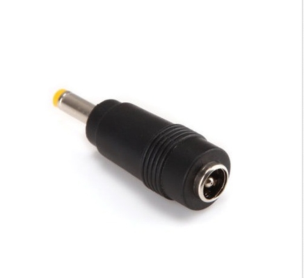 Zwarte adapter voor stroomstroom aansluiting 5.5x1.7mm Man tot 5.5x2.1mm Vrouwelijke aansluiting