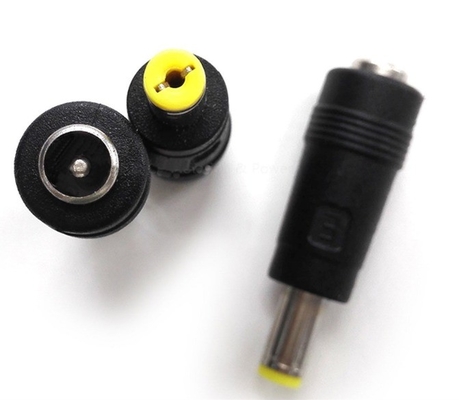 Zwarte adapter voor stroomstroom aansluiting 5.5x1.7mm Man tot 5.5x2.1mm Vrouwelijke aansluiting