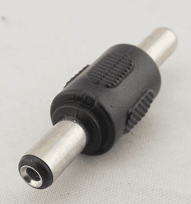 Mannelijke-tot-mannelijke koppelverbindingsadapter voor zwarte stroomstroomstop 5.5x2.1mm transformator