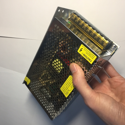 Goed PCB 10a 20a 30a Stroomvoorziening voor LED-cctv bij uitgangsspanning 24V