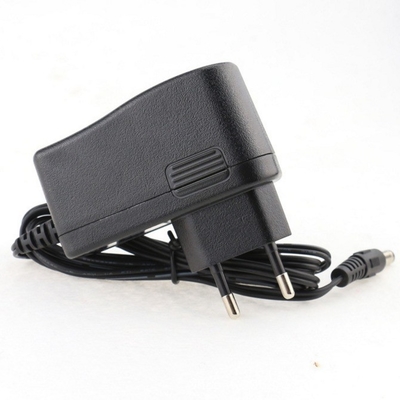 18W stroomadapter met 100-240V AC-invoer en DC 12V 1.5A-uitvoer