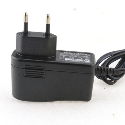 18W stroomadapter met 100-240V AC-invoer en DC 12V 1.5A-uitvoer