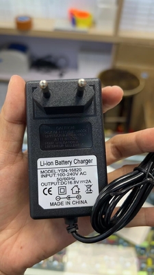 CE FCC ROHS gecertificeerd 16,8V 2A lithium-ion batterij oplader voor C-Power Power Adapter