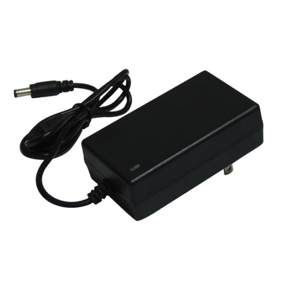 C-Power AC100-240V tot DC5V 3,5A-stroomadapter met CE-certificering en 5,5*2,1/2,5 DC