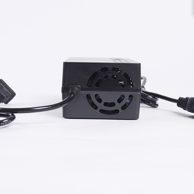 110V/220V Input 54.6V 4A Charger voor 48V 30AH Li-ion batterij elektrisch voertuig in Guangzho