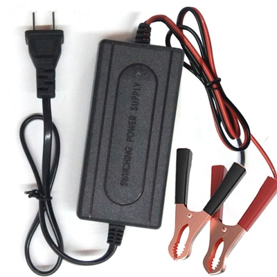 12V 1A motorfiets-accu-oplader met een ingangsspanning en stroom van 100-240V/0,6A