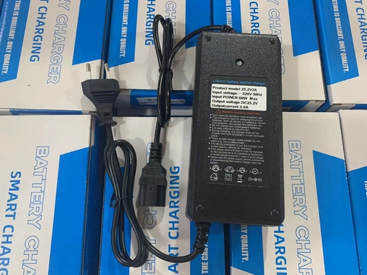Krachtige en handige 25,2V 2A adapterbatterijoplader voor C-Power Lithiumbatterijen