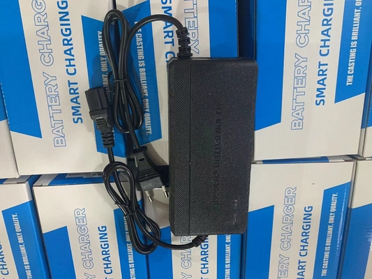 Krachtige en handige 25,2V 2A adapterbatterijoplader voor C-Power Lithiumbatterijen